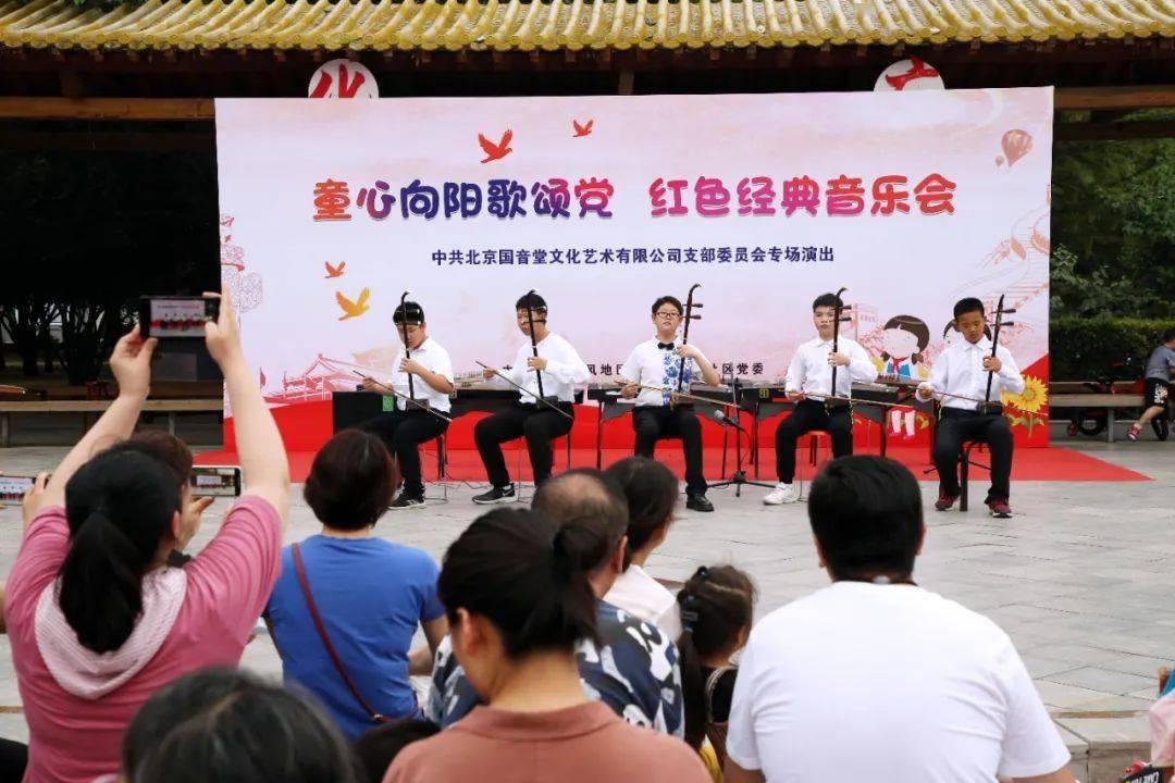 杨超越“回宫”？搭档钟楚曦演家庭剧，首播酷云峰值破1.8
